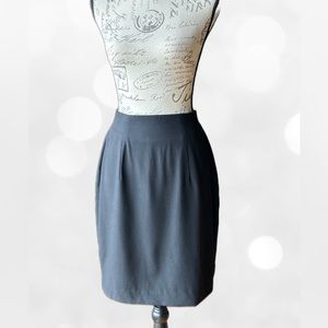 TAHARI Wool Pencil Skirt, Fully Lined (6) - Rear Lining Repaired/Stitched
